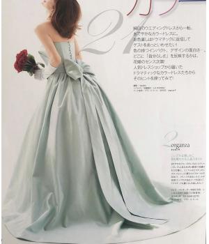 ②ブルーカラードレス<br>爽やかなブルーのドレスは、<br>シルクシャンタンの上品な光沢と質感で<br>洗練された印象になります。<br><br>ミニマムなビスチェのシルエットと<br>ふっくらと膨らんだスカートとの対比で<br>メリハリのあるシルエットが完成。<br><br>どのドレスも他にはない生地感と<br>シンプルな美しさに目を奪われる<br>上品なスタイルです。<br><br><br>上質なシルクのカラードレスを<br>お探しの方は、ぜひ実際にご試着くださいませ!<br>