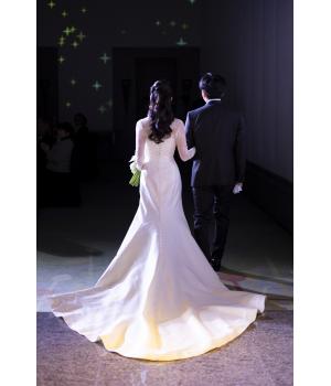 ご披露宴ではロングスリーブのブラウスを合わせて。<br><br>繊細なレースのブラウスを王妃のように<br>気高く美しい雰囲気で着てくださいました♡<br>