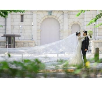 シルク素材のウェディングドレスをお探しの方は、<br>ぜひ実際にご試着下さいませ!<br>
