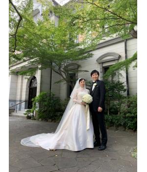 クラシカルにエレガントに美しく<br>着こなして頂けました。<br>素敵なご新郎ご新婦様との出会いに感謝です!<br><br>ミカドシルクのウェディングドレスをお探しの方は、<br>ぜひ実際にご試着下さいませ!<br>