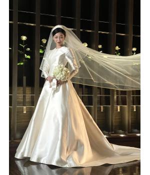 装飾のないシンプルなドレスに合わせると<br>より高貴で厳かな雰囲気を醸し出します。<br><br><br><br><br><br><br><br><br>□レースボンネ<br>