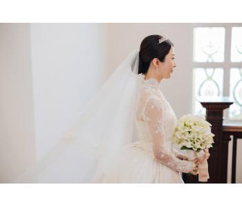 ドレス選びの最初の一歩は、まず大まかに<br>衣裳全体の予算を決めておくこと！<br><br>またドレス選びのスケジュールは、レンタル・<br>セル・オーダーによって変わって来るので<br>余裕を持って臨みましょう。<br>