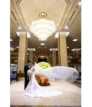 抜け感の少ないパイピングヴェールは<br>清楚で品格溢れる花嫁姿にしてくれます!<br>