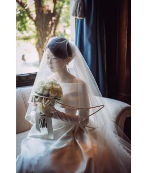 結婚式は、花嫁さまが人生で最も輝く特別な日。

当サロンは単にドレスをご提案するのではなく、花嫁さま
一人ひとりが持つ魅力を最大限に引き出すことを大切にしています。