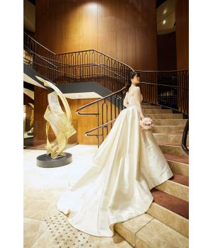 オルガンザでは、レンタルのお客様でも<br>結婚式のお日にちが近づいてきましたら<br>サイズの確認をいたします。<br><br>花嫁さまが最も美しく見えるように<br>お直しをして参りますので、ご安心くださいませ!!<br>