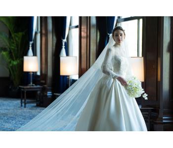 花嫁さま一人ひとりの美しさに寄り添いたい。


そんな想いから、オーナーデザイナーが
デザインを手掛け、アトリエで丁寧に
製作した新作のドレスが完成いたしました！

シルエットや素材、ディテールにこだわり、
それぞれ異なる魅力を持つ３着をご紹介いたします。





<span style='font-size:1.2em;'>１｜ドラマティックな存在感を纏うAライン</span>